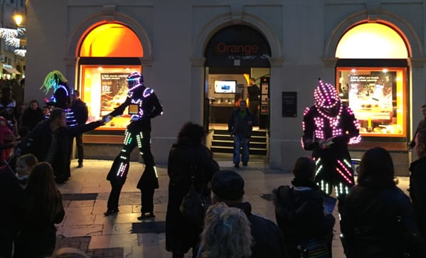 Robot Led Strasbourg - Performer échassier Lumineux - Events Store